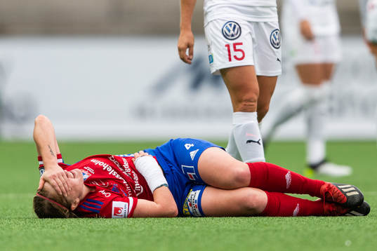 Vittsjös Catherine Bott ligger ner och har ont
