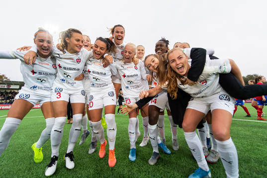 Rosengårds spelare jublar