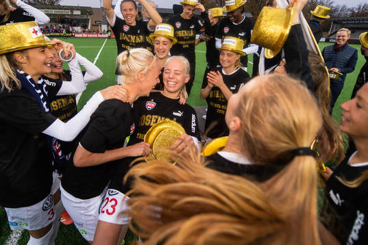 Rosengårds Caroline Seger och Sofie Svava jublar