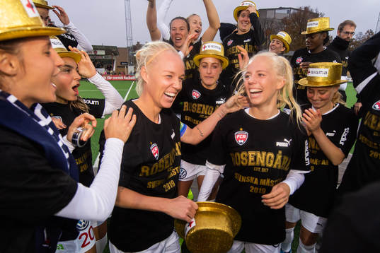 Rosengårds spelare jublar