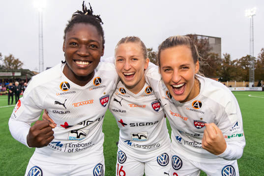Rosengårds Anam Im, Hailie Mace och Nathalie Björn jublar