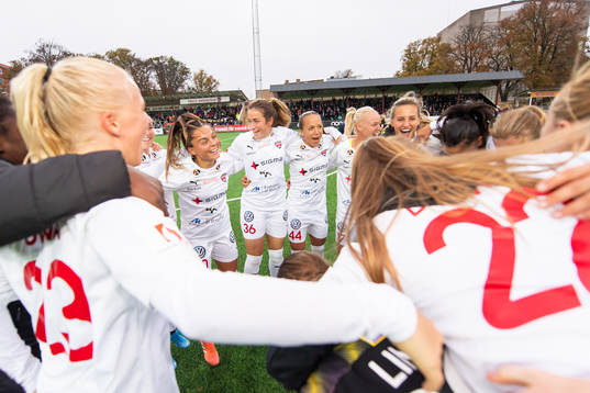 Rosengårds spelare jublar