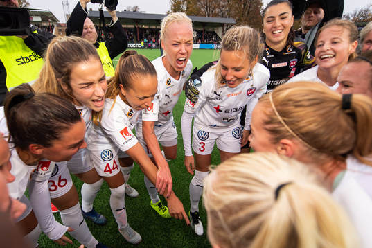 Rosengårds Caroline Seger och lagkamrater jublar