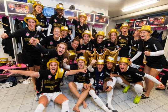 Rosengårds jublar i omklädningsrummet