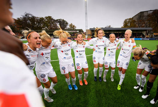 Rosengårds spelare jublar på slutsignal