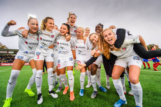 Rosengårds spelare jublar