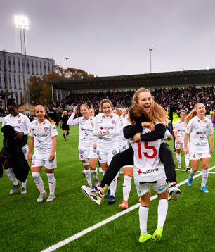 Rosengårds Fiona Brown och Jessica Samuelsson jublar