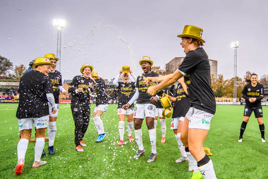 Rosengårds spelare jublar