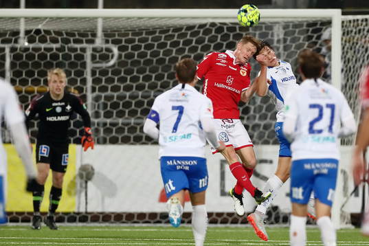 <Kalmars Rasmus Elm 0ch IFK Norrköpings Rasmus Lauritsen