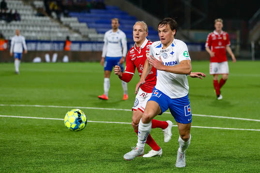 Målchans för IFK Norrköpings Rasmus Lauritsen framför