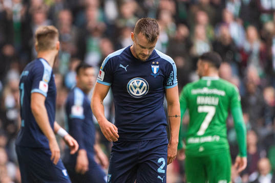 Malmö FFs Eric Larsson deppar