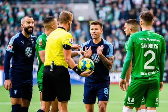 Malmö FFs Guillermo Molins och Arnór Traustason reagerar