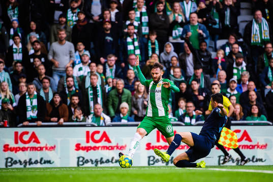 Hammarbys Simon Sandberg och Malmö FFs Behrang Safari