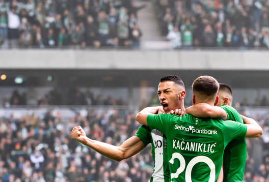Hammarbys Alexander Kacaniklic jublar med Nikola Djurdjic