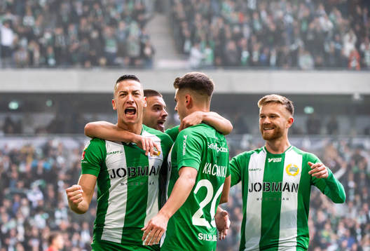 Hammarbys Alexander Kacaniklic jublar med Nikola Djurdjic