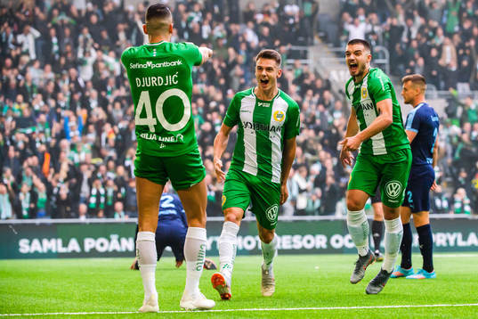Hammarbys Alexander Kacaniklic jublar med Nikola Djurdjic