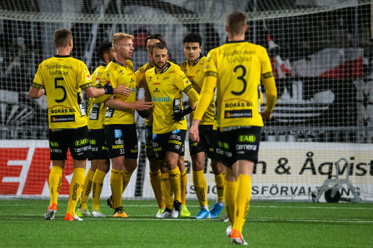 Elfsborgs Jonathan Levi jublar med lagkamrater