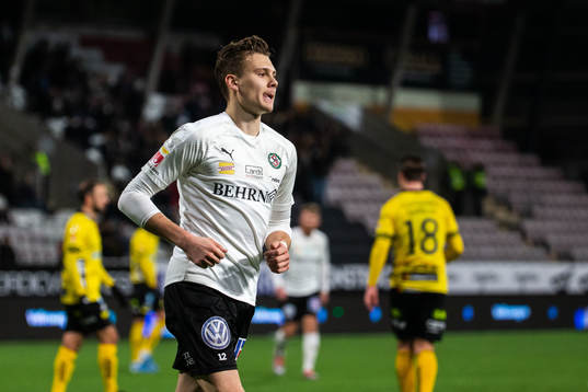 Örebros Jake Larsson jublar