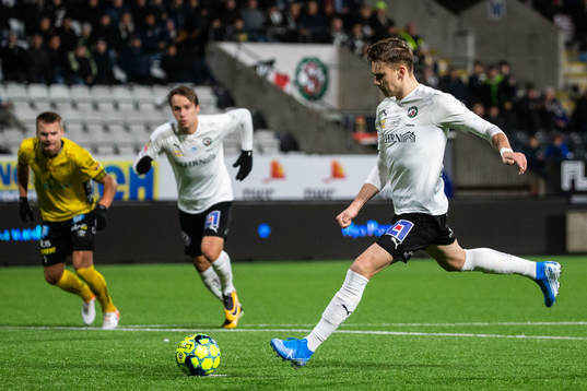 Örebros Jake Larsson gör 1-1