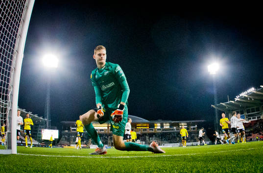 Elfsborgs målvakt Tim Rönning deppar