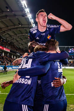 Djurgårdens Haris Radetinac jublar med lagkamrater