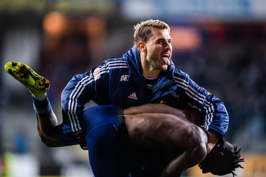 Djurgårdens Astrit Ajdarevic och Mohamed Buya Turay jublar