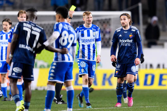 IFK Göteborgs Sebastian Eriksson får gult kort