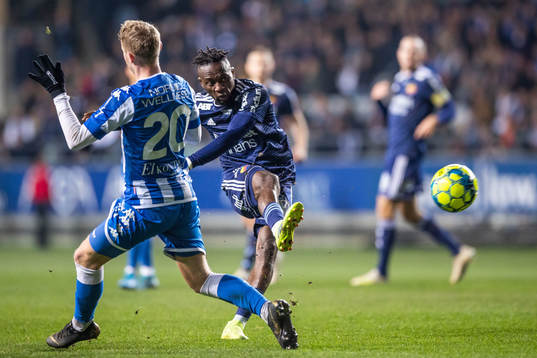 Djurgårdens Mohamed Buya Turay skjuter