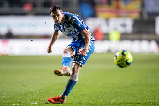 IFK Göteborgs Giorgi Kharaishvili med en frispark
