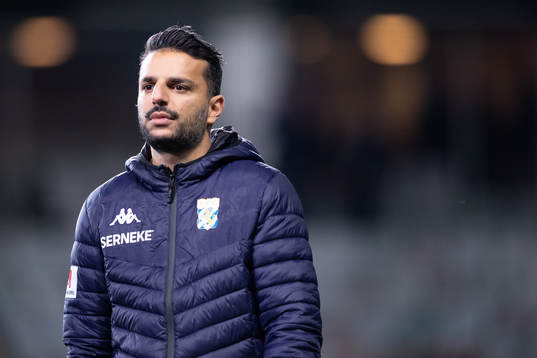 IFK Göteborgs tränare Poya Asbaghi deppar