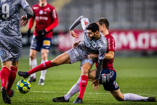 Degerfors Ferhad Ayaz  och Örgrytes Hannes Sahlin i