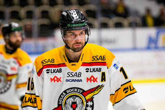 Luleås Niklas Olausson före ishockeymatchen i SHL mellan