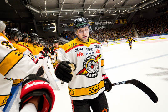 Luleås Petter Emanuelsson jublar