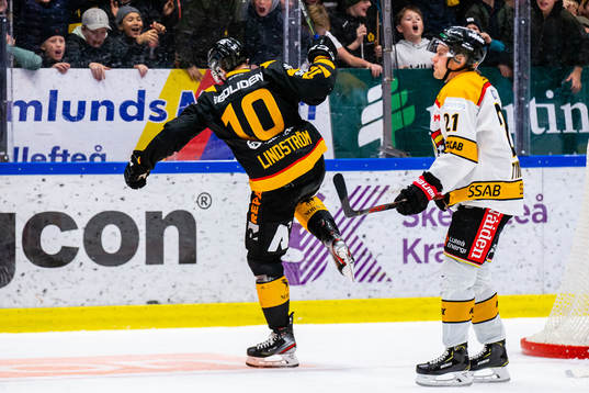 Skellefteås Joakim Lindström jublar