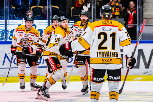 Luleås Robin Kovacs jublar