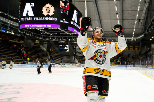 Luleås Robin Kovacs jublar