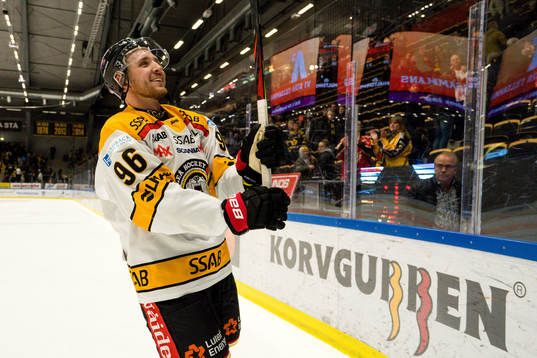 Luleås Robin Kovacs jublar