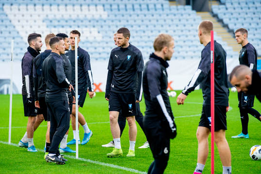 Lasse Nielsen of Malmö FF in the middle