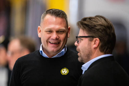 Brynäs assisterande tränare Mikael Holmqvist och