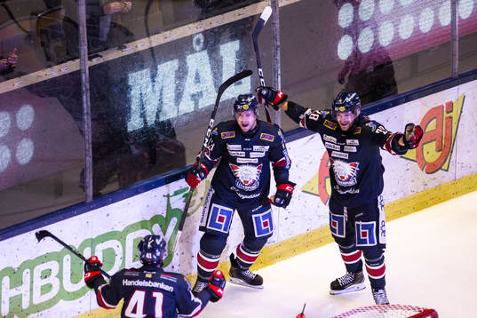 Linköpings Andrew Gordon jublar med Jaakko Rissanen
