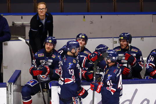 Linköpings Jaakko Rissanen med flera jublar