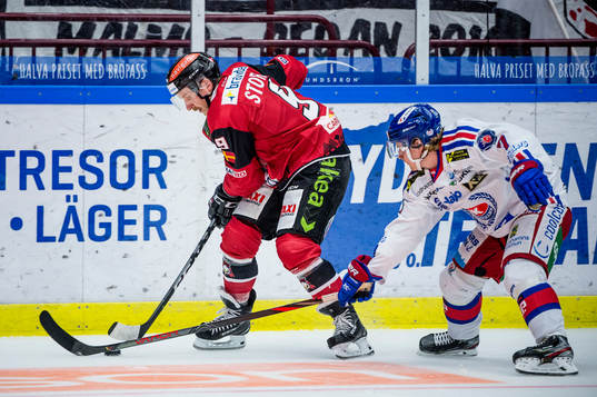 Malmö Redhawks Frederik Storm mot Oskarshamns Isak Pantzare