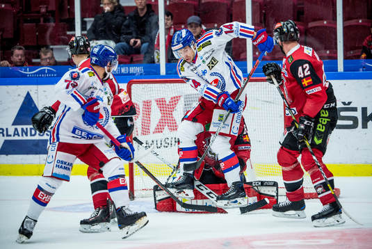 Oskarshamns Pontus Netterberg framför Malmö Redhawks