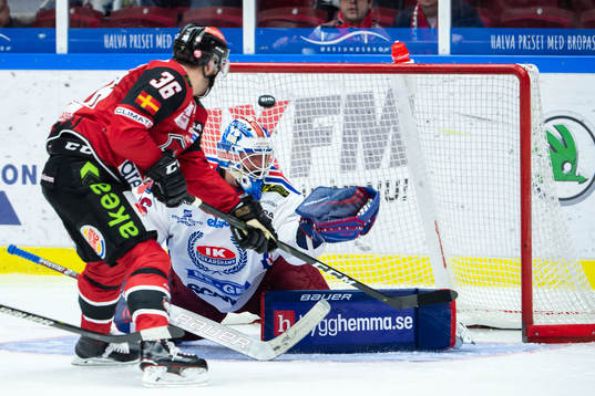 Malmö Redhawks Matias Myttynen och Oskarshamns målvakt