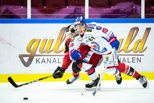Malmö Redhawks Max Görtz och Oskarshamns Tyler Kelleher