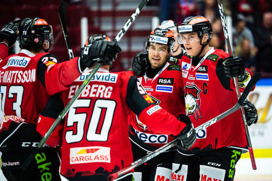 Malmö Redhawks Tobias Ekberg jublar med lagkamrater