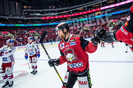 Malmö Redhawks Max Görtz jublar