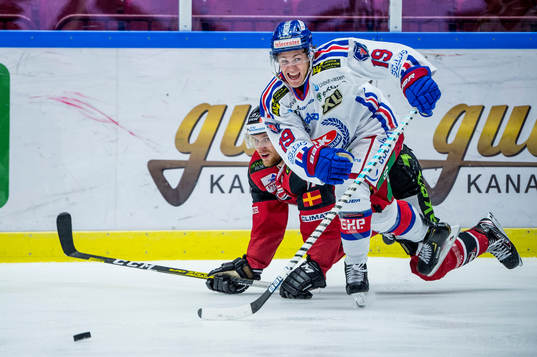 Oskarshamns Tyler Kelleher mot Malmö Redhawks Max Görtz