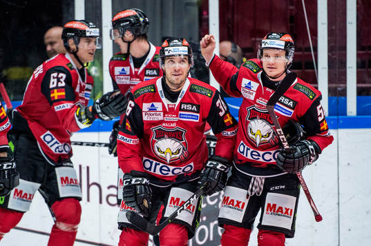 Malmö Redhawks Matias Myttynen jublar med Tobias Ekberg