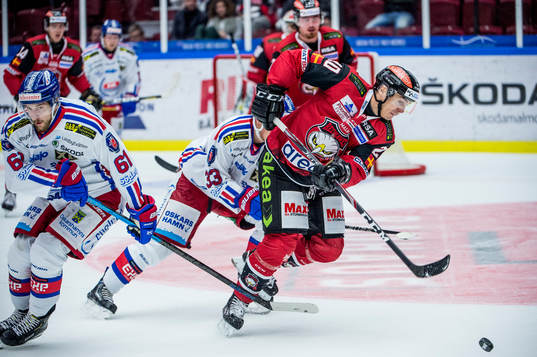 Malmö Redhawks Henrik Hetta mot Oskarshamns Emil Wahlberg